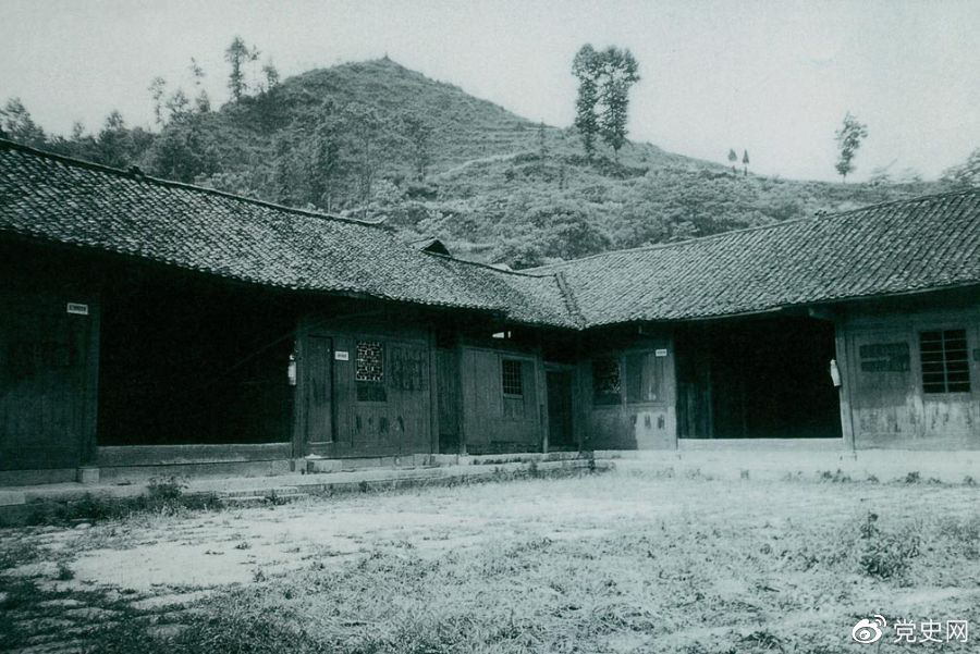 1934年11月26日，中1934年11月26日，中共湘鄂川黔边临时省委、省军区在大庸（今张家界）成立（后迁至湖南永顺塔卧丁家院），任弼时任省委书记兼省军区政治委员。图为湖南永顺塔卧丁家院中共湘鄂川黔边临时省委、省军区旧址。共湘鄂川黔边临时省委、省军区在大庸（今张家界）成立（后迁至湖南永顺塔卧丁家院），任弼时任省委书记兼省军区政治委员。图为湖南永顺塔卧丁家院中共湘鄂川黔边临时省委、省军区旧址。